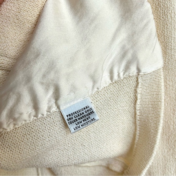 St. John Collection round collar cream suit jacket - Picture 6 of 6